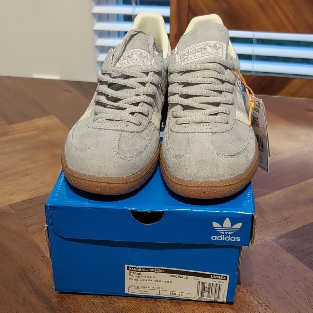 Adidas Gray Sneakers Classic Low-Top Design